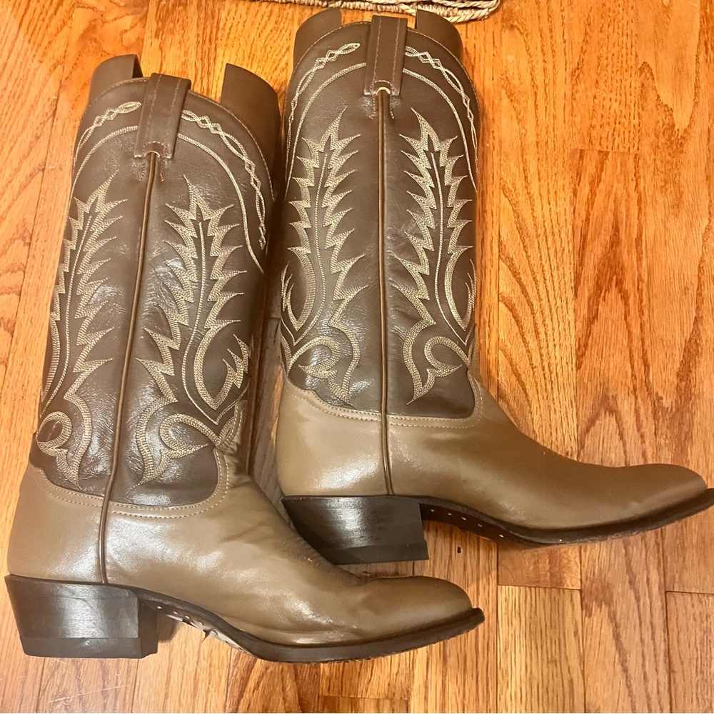 Men’s Tony Lama Western Cowboy Boots Color Moss Two-Toned Size 8D (regular) - Picture 2 of 14